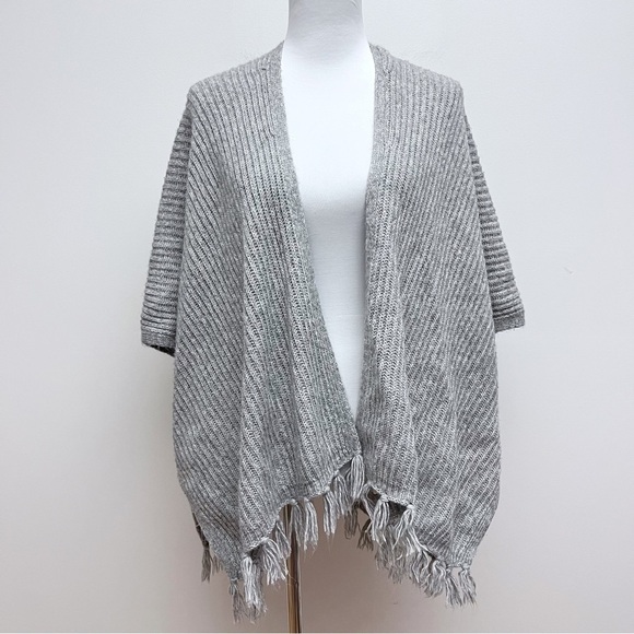 American Eagle Grey Ribbed Knit Fringe Poncho Wrap - Picture 2 of 8